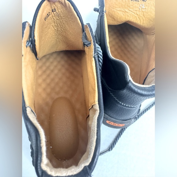 Govicta 
Leather Ankle Chukka Boots - Picture 10 of 11